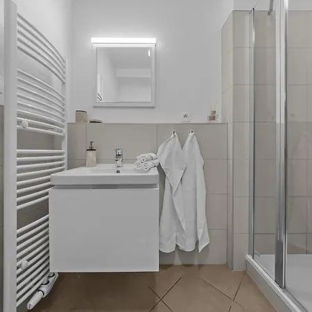 Urban Castle View Apartment
